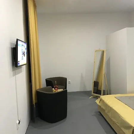Park Apartment *
