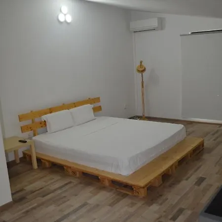 Park Apartment *