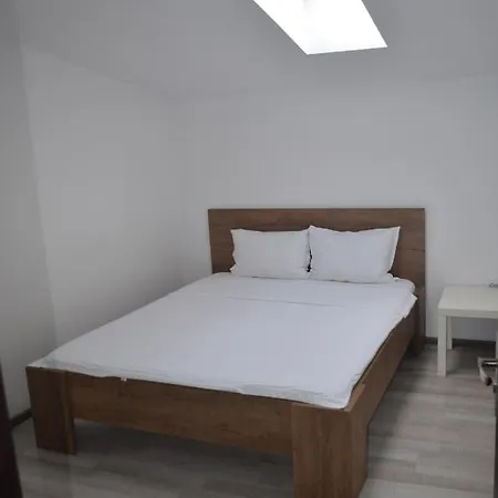 Park Apartment *